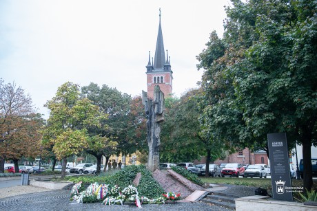 Megemlékezések a nemzeti gyásznapon a Jávor Ottó téren és a Halesz ligetben